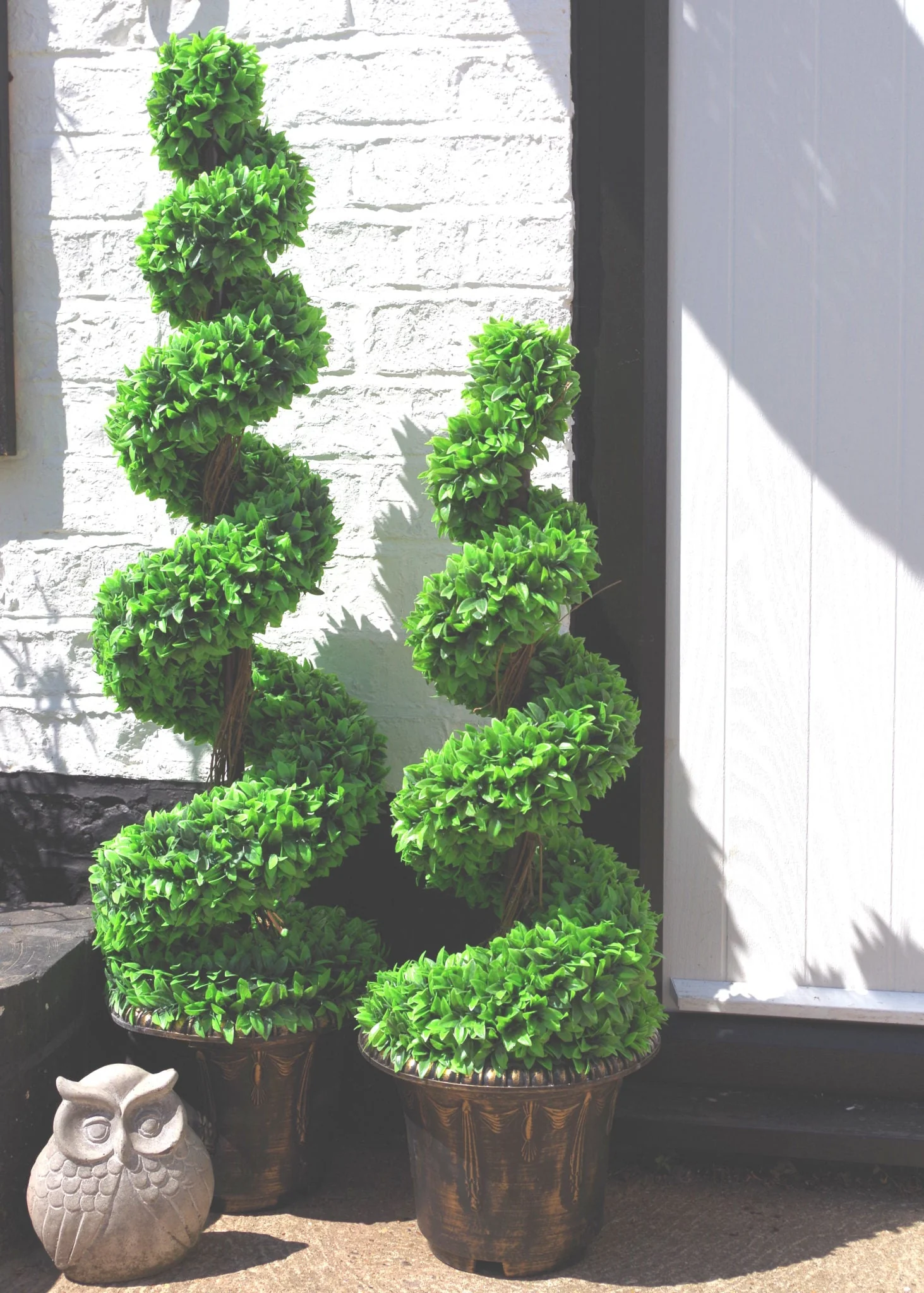 120cm Green Large Leaf Spiral with Decorative Planter - Image 3