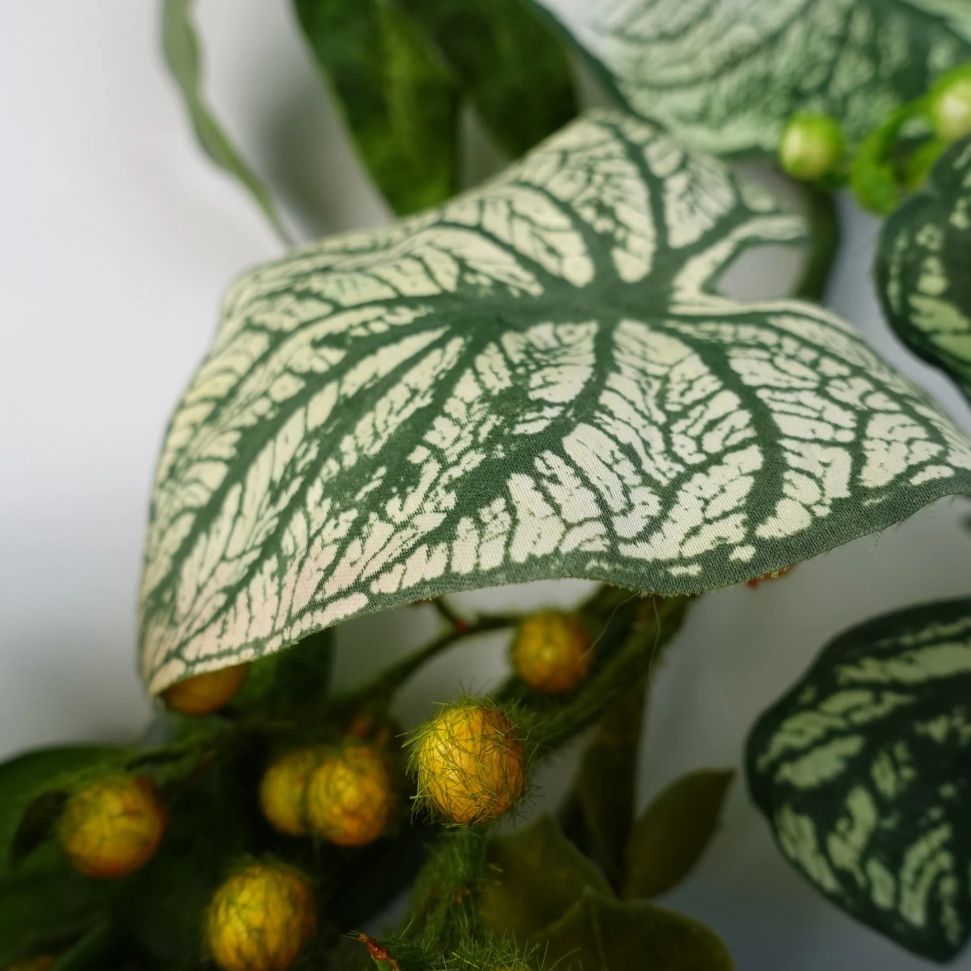150cm Artificial Hanging Trailing Plant Alocasia Sinuata - Image 4