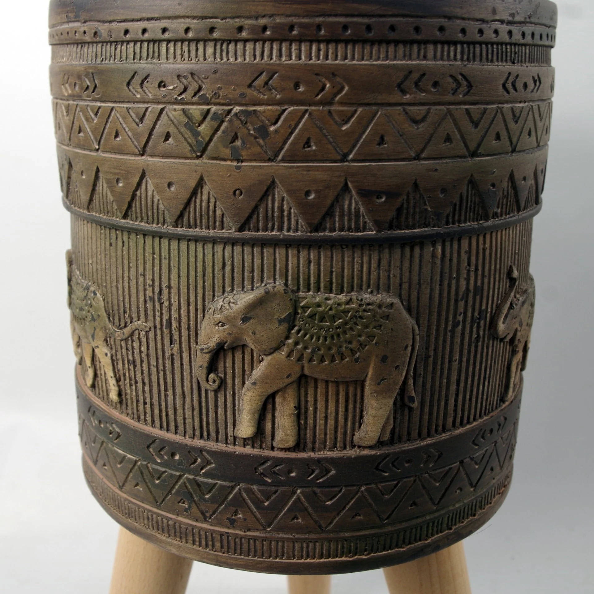 40cm x 21.5cm Zandi Elephant Composite Large Planter - Image 4