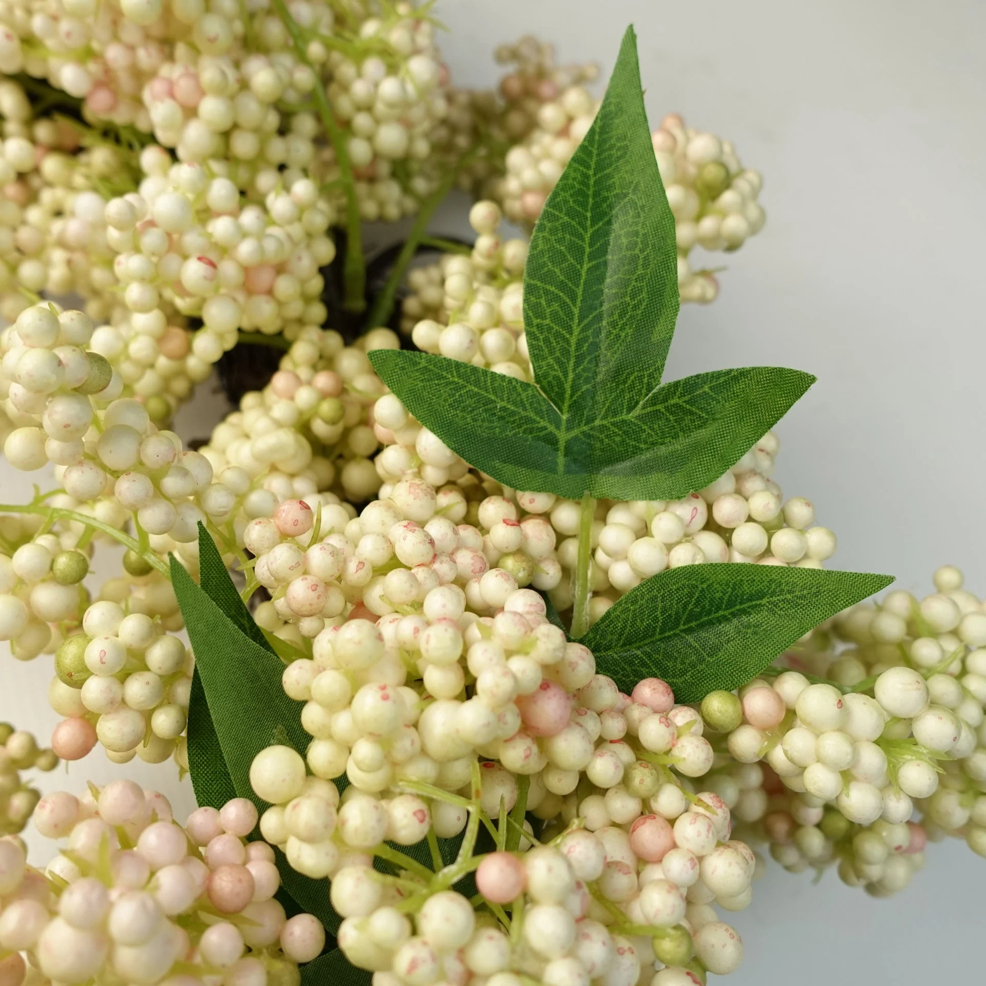 55cm Artificial Hanging White Berry Wreath - Image 3