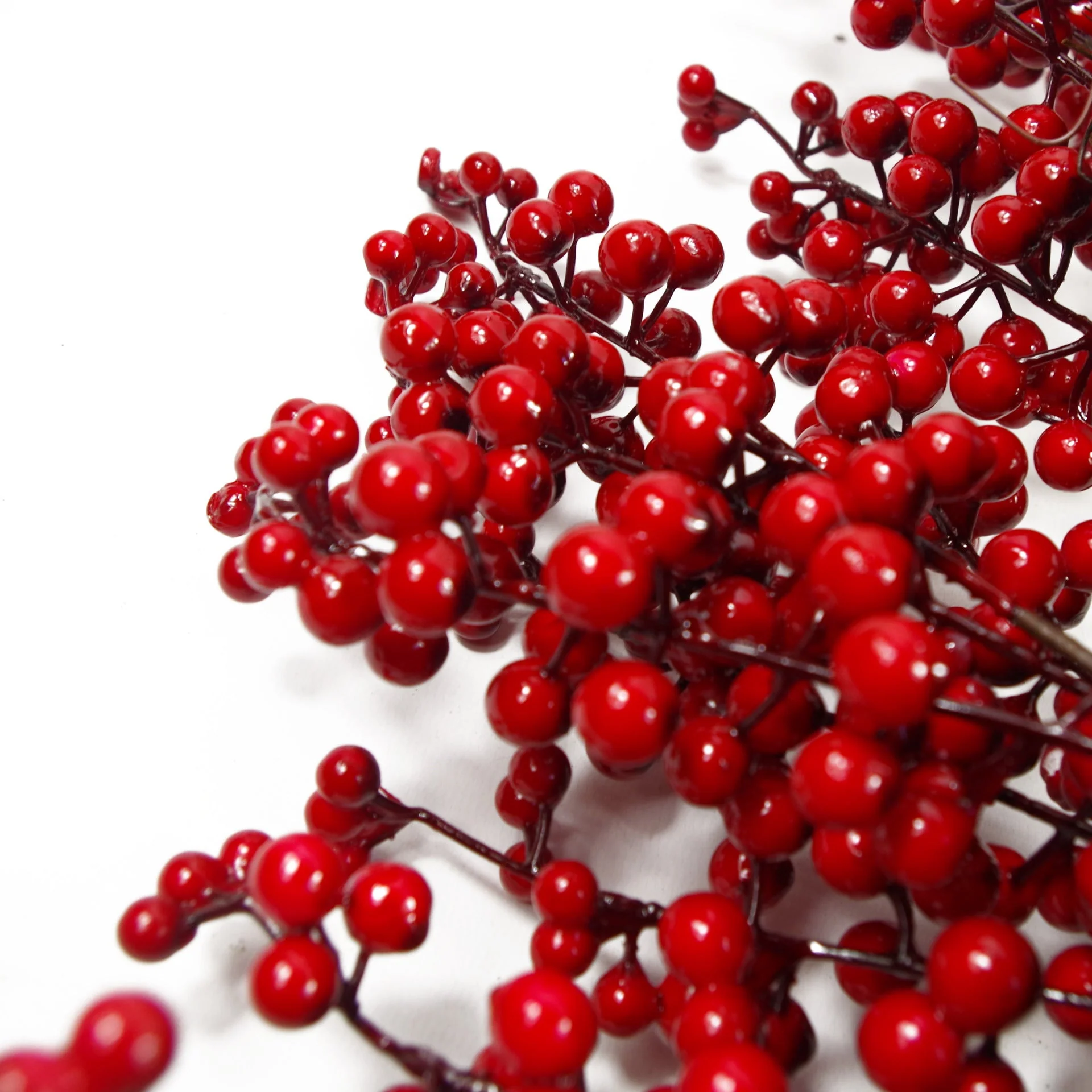 60cm (24) Large Luxury Christmas Red Berry Floristry Wreath - Image 4