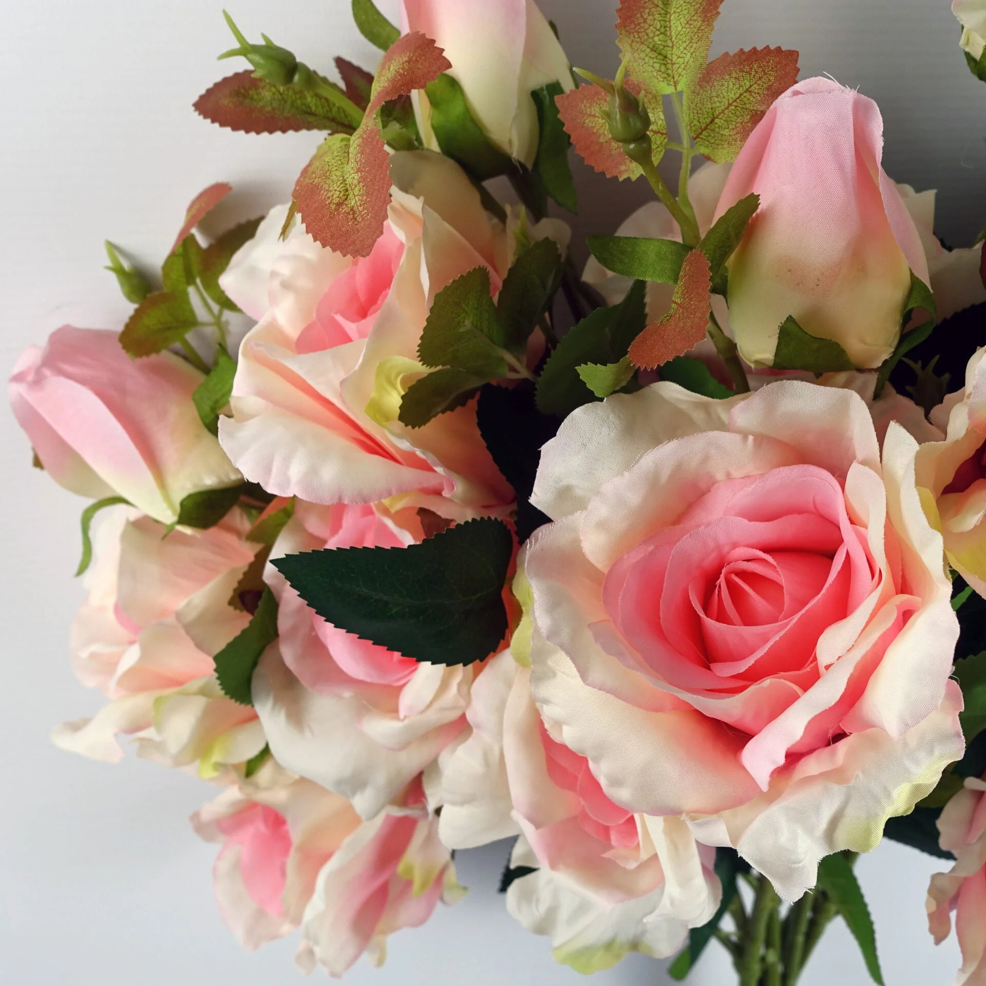 80cm Artificial Pink Rose Stem - 3 flowers - Image 4