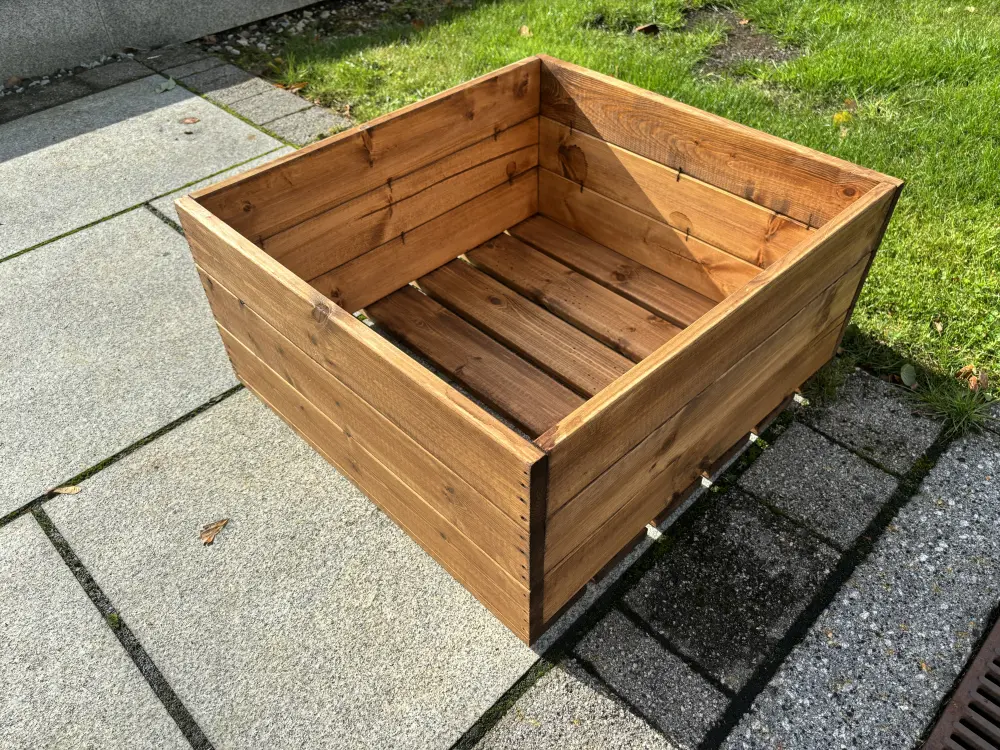 Country Kitchen Large Raised Redwood Bed - Image 4
