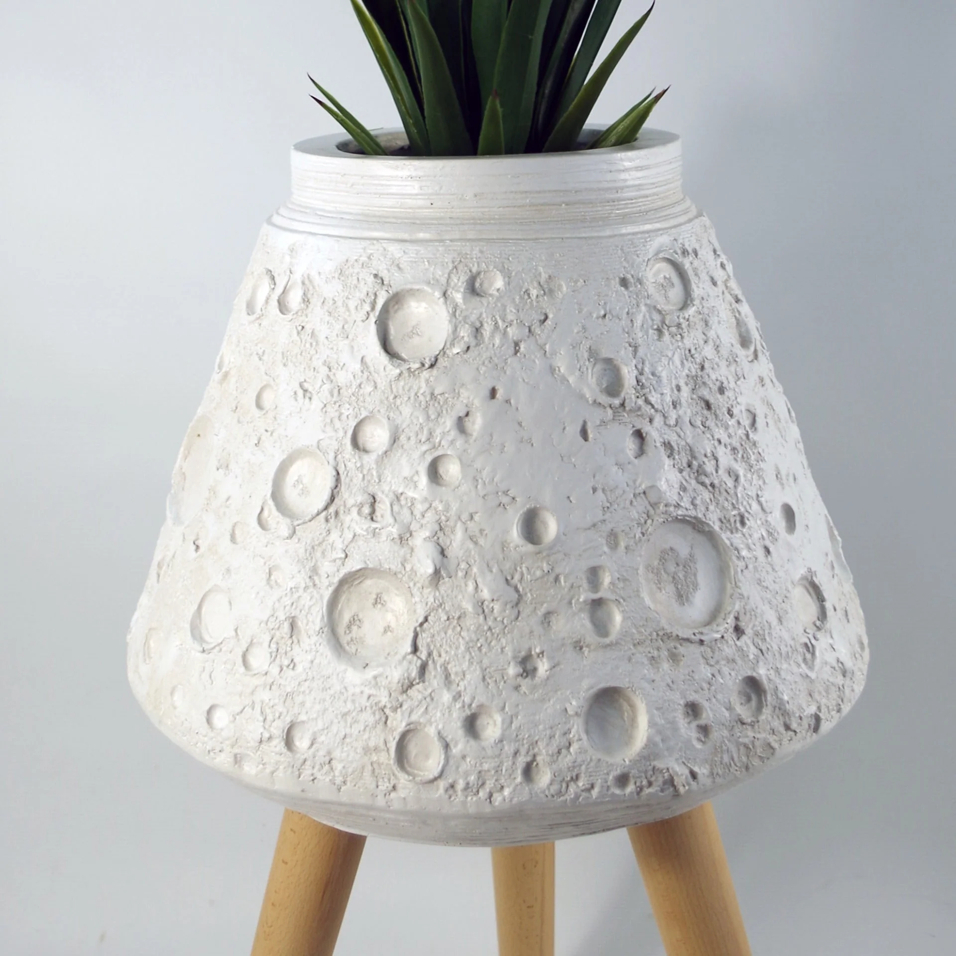 Moon White Planter with Stand - Image 4