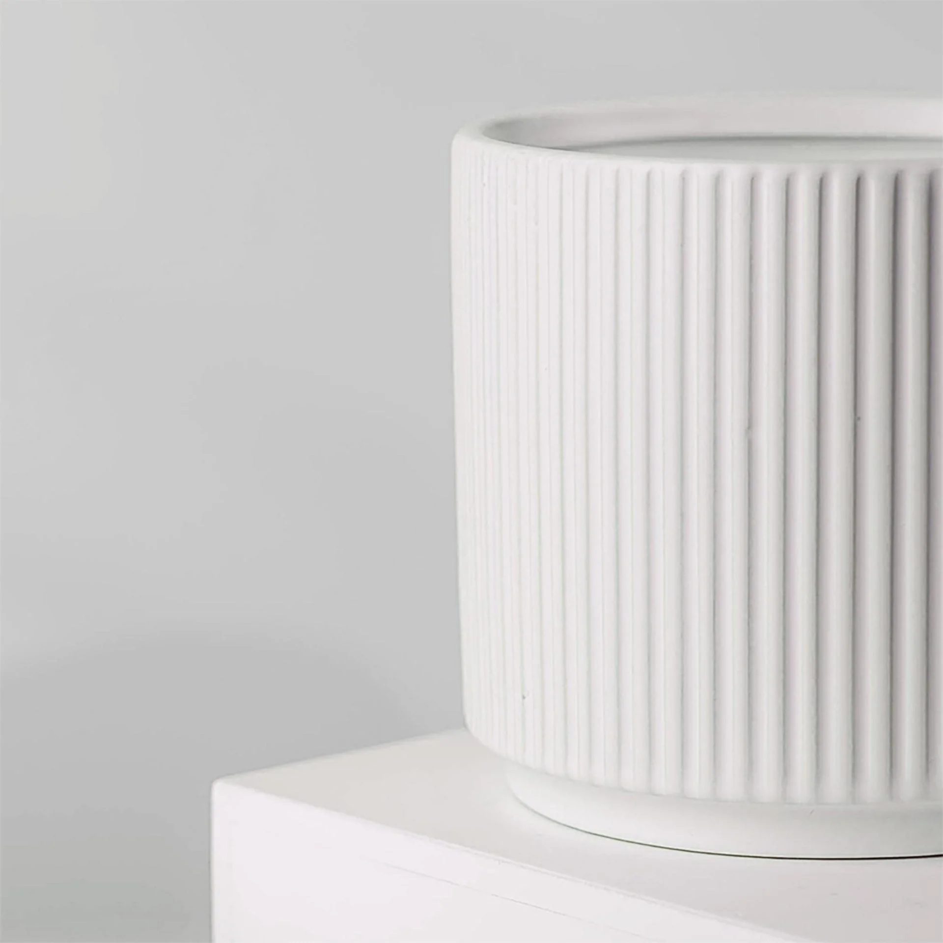 White Ribbed Ceramic Plant Pot 16 x 16 x 15cm - Image 3